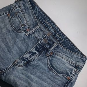AMERICAN EAGLE HIGH WAISTED RIPPED JEANS
